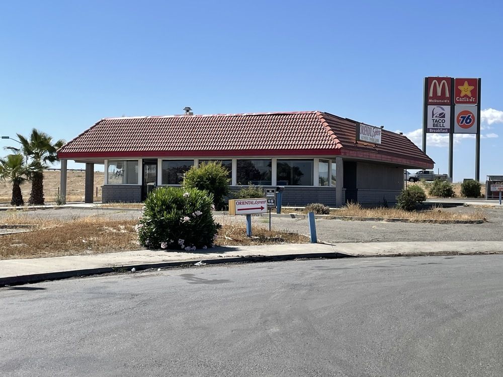 Freestanding Freeway Visible Restaurant + Equipment : 25014 W Dorris Ave, Coalinga, CA 93210